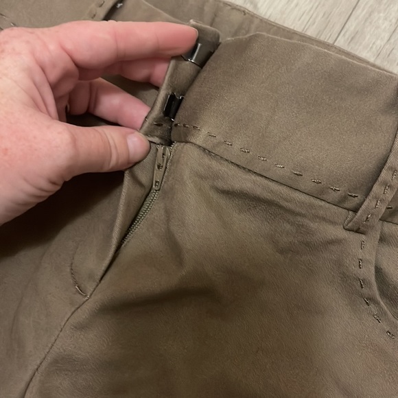 Tahari size 6 khaki seemed threading pants - Picture 4 of 5